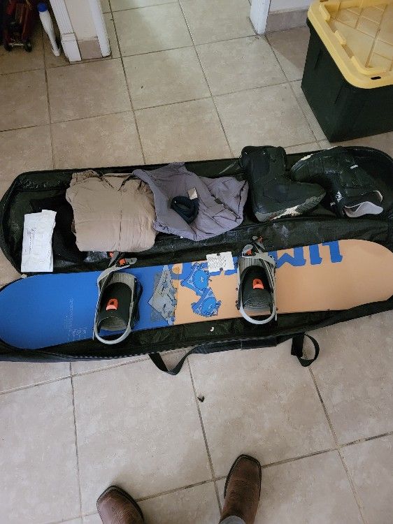 Snowboarding Gear 