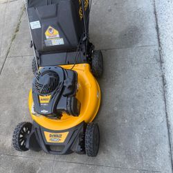 Dewalt 21 in. 150cc Briggs and Stratton 625ex Engine Rear Wheel Drive 2-in-1 Gas Self Propelled Walk Behind Lawn Mower