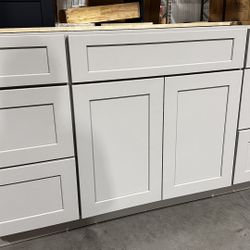 💥DENT & SCRATCH SPECIAL! ONLY $299 ! 60” WIDE BATHROOM VANITY CABINET IN GRAY NEW, NEVER USED.  ALREADY ASSEMBLED. PICK UP ONLY. NO INSTALLATION. PLE