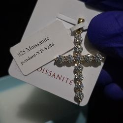 Elegant Moissanite Cross Pendant in Gold