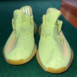 Yeezys 350 V2 Glow
