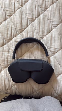 Black air pod max