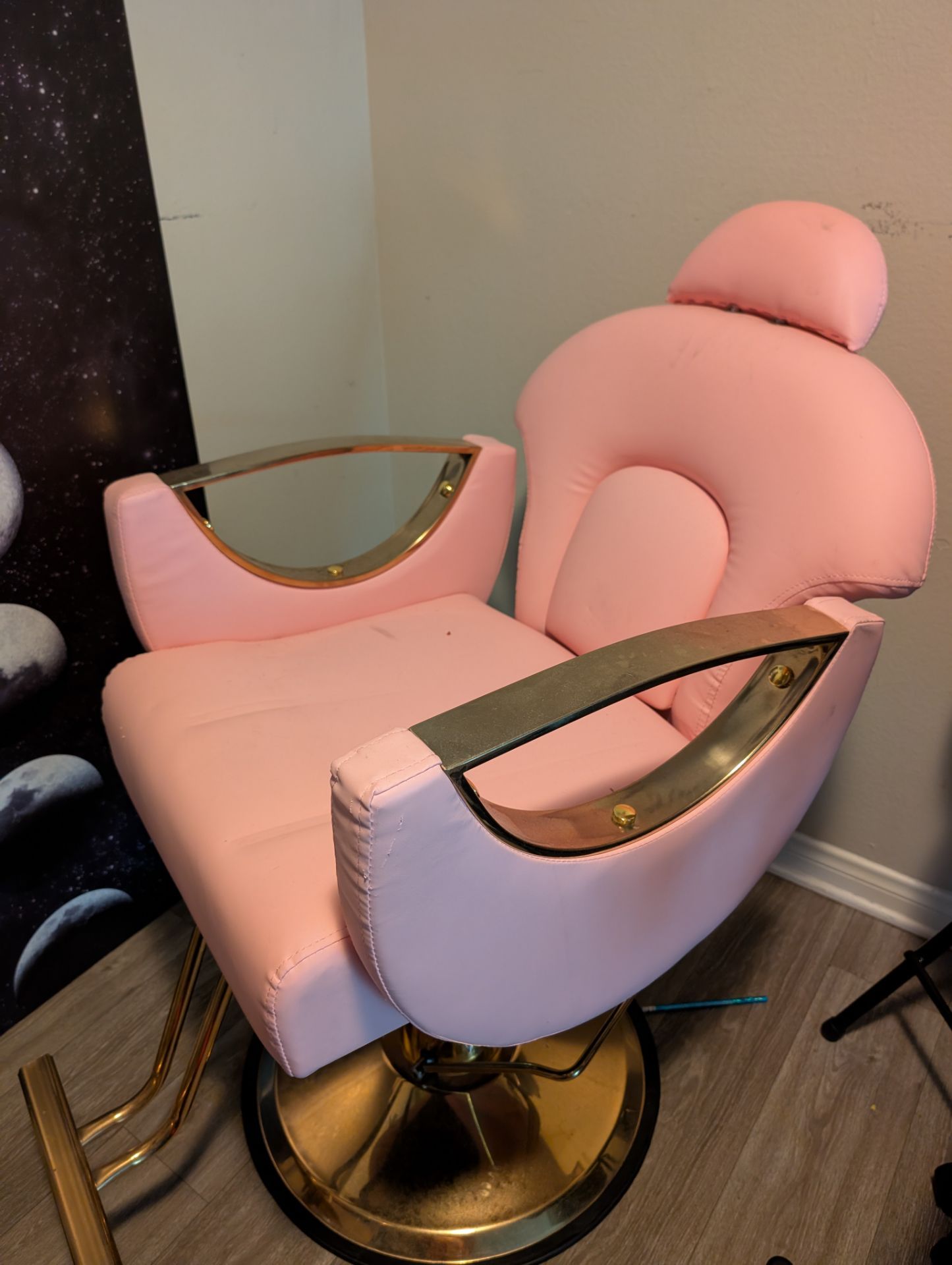 Barber chair ๐๐ฉท๐