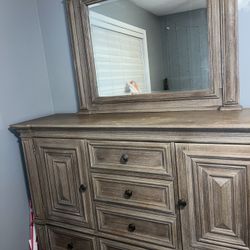 Tocador (dresser With Mirror)