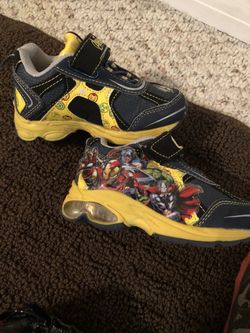 Boys marvel shoes size 7 toddler