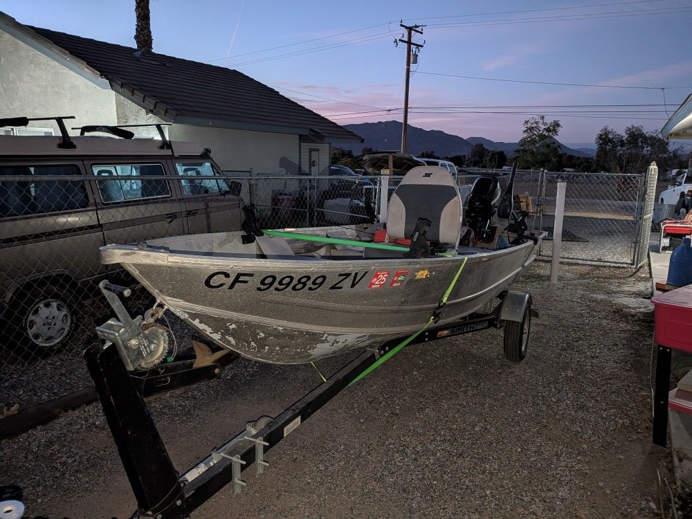 2009 Crestliner Aluminum Fishing Boat