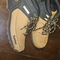 Timberland Size 7.5 Man