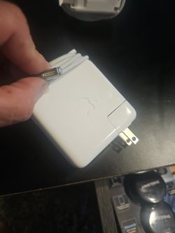 Apple Charger 4 Pin