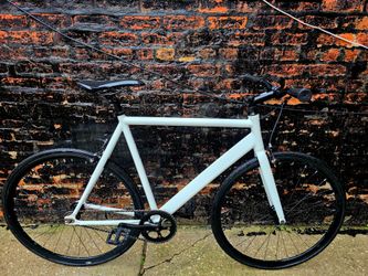 6ku urban track aluminum fixie bike like new