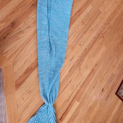 Beautiful Children's Blue Mermaid Tail Blanket