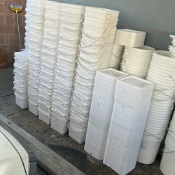 Cubetas De 4 Gallones Sin Tapaderas Para Las Flores 🌺 Conpletamente Limpias Son Todas Blancas $2 Cada 🪣 