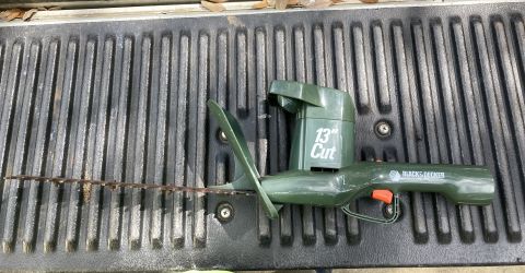 Black & Decker 13 inch hedge trimmers electric