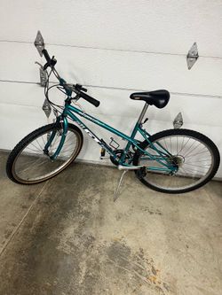 26” woman’s 18 speed GT bike