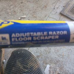 8ft. Adjustable razor floor scraper