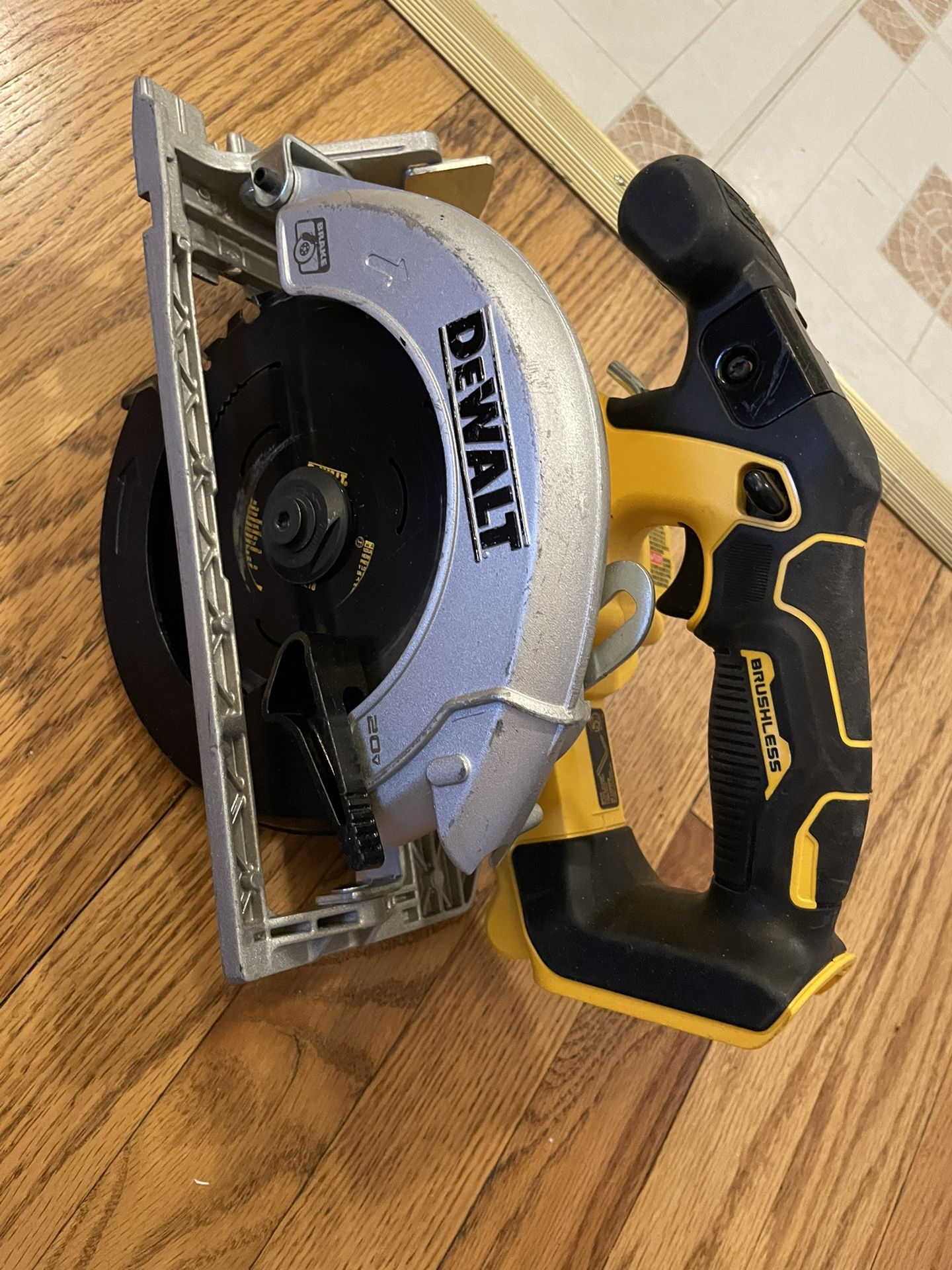 DEWALT DCS565B 20V MAX Brushless Cordless Battery V2 Circular Saw
