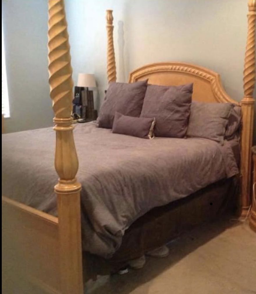 King poster bed (mattress not included)