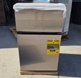Vissani 2 door mini refrigerator with freezer