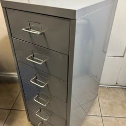 Rolling cabinet