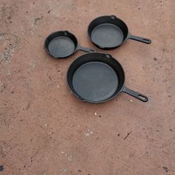 3  Pieces cast iron skillet set consisting of small, medium, and large frying