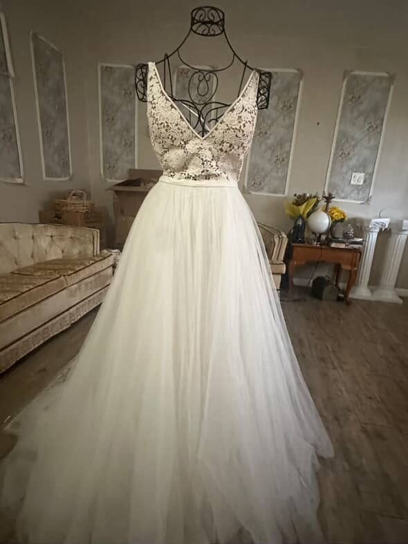 Mikaella designer wedding dress size 10 (new) MK2106.v neck, MK-925-S17-02