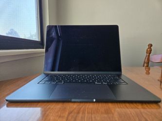 MacBook Air 15” M2 (2023) – 16GB RAM – Excellent Condition