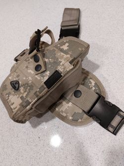 Digital Camo Universal Leg Holster with single mag holder, New, never used! Perfect Condition! 