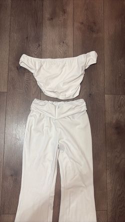 Off the shoulder white set