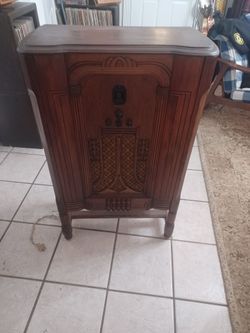 Vintage 1933 Philco Radio