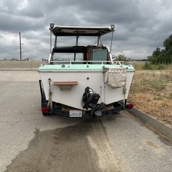 Boat With Cuddly Cabin, Yacht For Sale