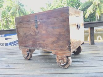 Antique & authentic Pirate 🏴‍☠️ Chest w. Secret Compartment
