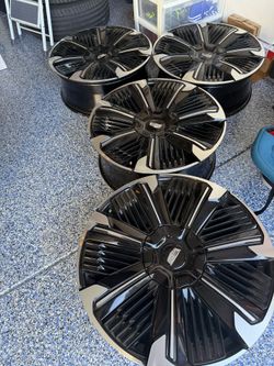 Cadillac Escalade IQ 24” Wheels 8 Lug
