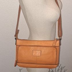 Fossil Shoulder Purse,Made With High Quality Leather,6 Credit Card Slots,3 Zip Pockets, 1 MAGNETIC Pocket On Outside,Zip Closure,Adjust Strap ,New .