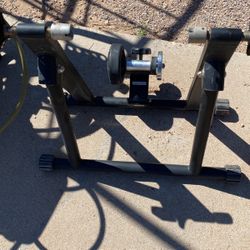 Indoor bicycle trainer