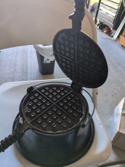 Cast iron waffle maker