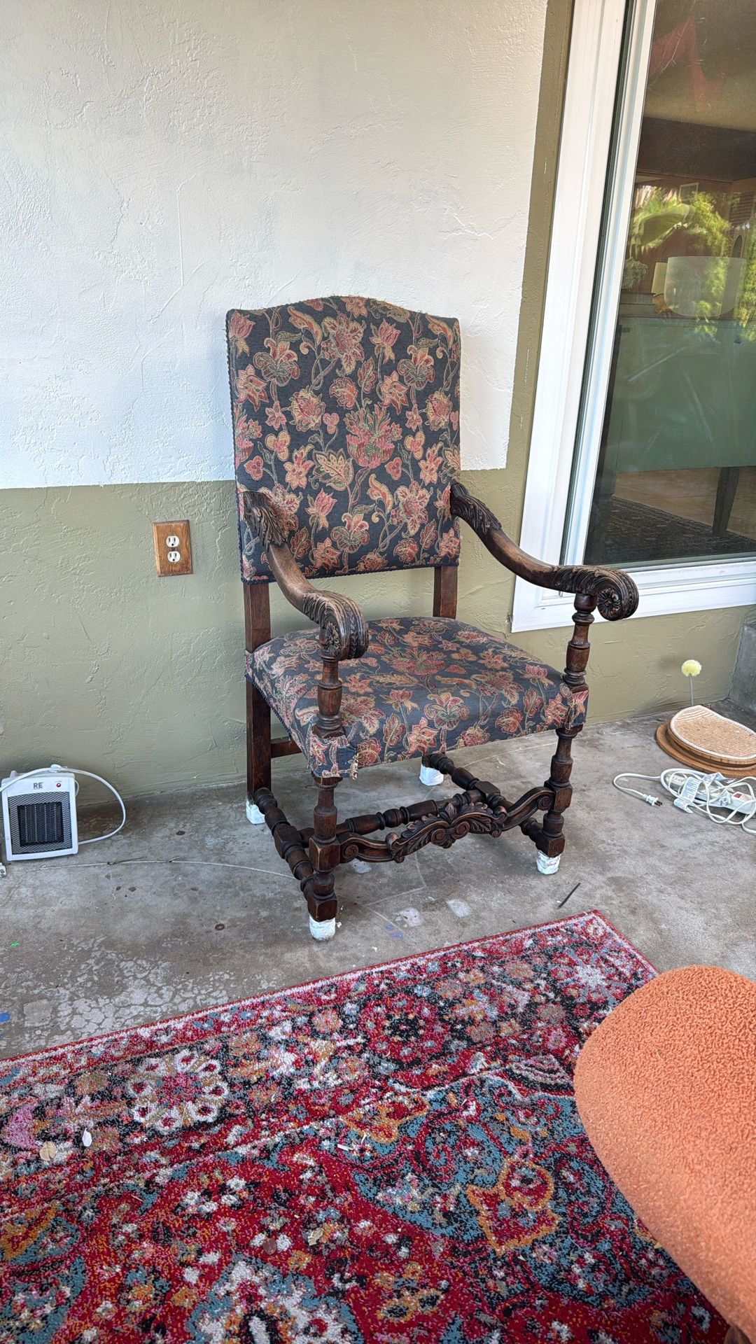 Throne Chair