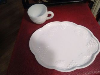 Milkglass plates and cups