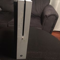 Xbox One With Controller and Games
