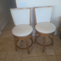 Tarryn Counter Height Swivel Stools