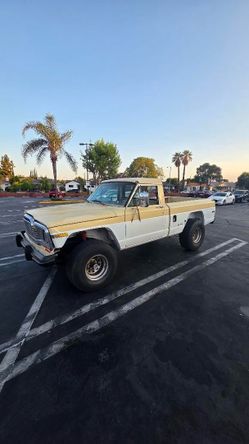 Jeep J10 1983