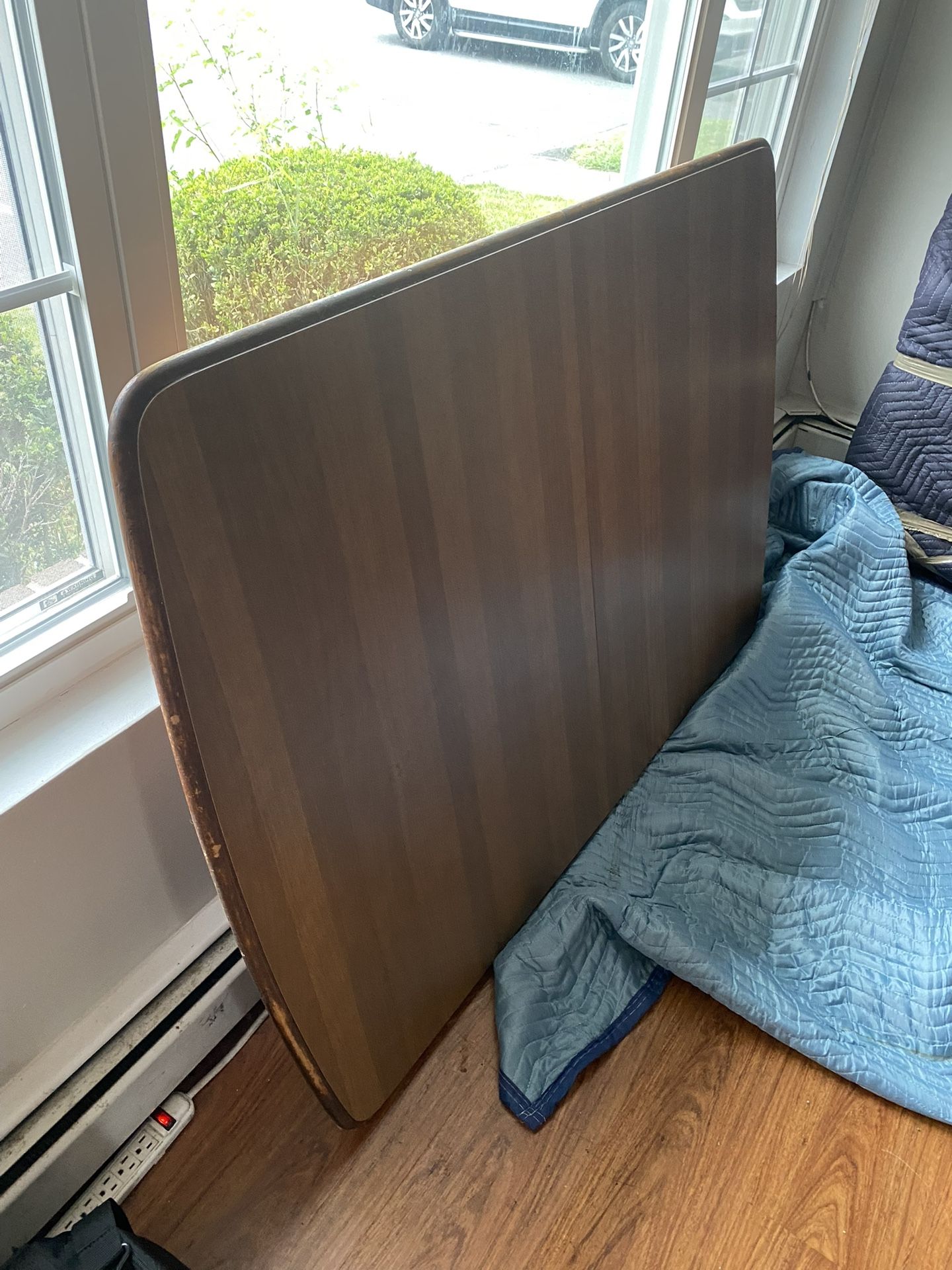 Free Hard Wood Dinning Room table And Chairs