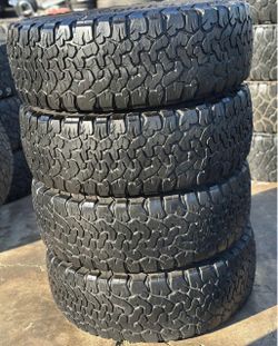 315/70/17  Bfgoodich Ko2 Tires.  Con 70% de vid alas 4