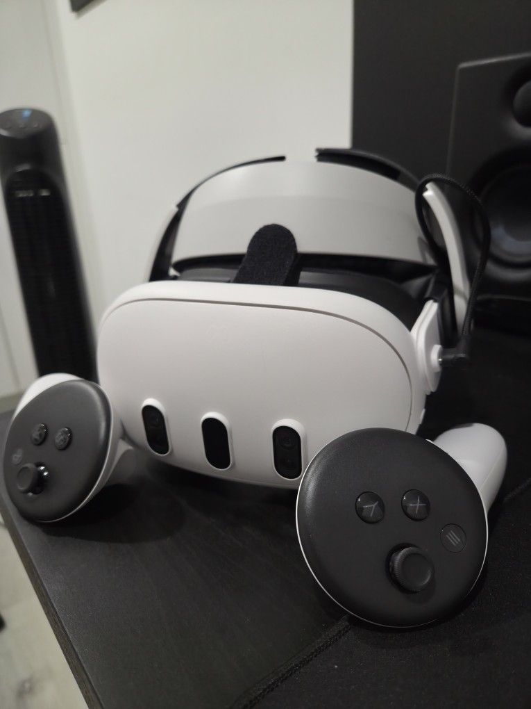Meta Quest 3 with Bobo VR headstrap and Battery Pack