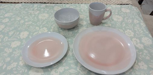 4-Piece Ceramic Dinnerware Set Pink and Gray