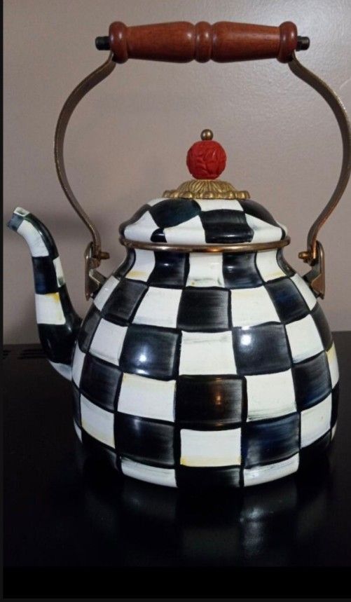 New MacKenzie's Child 2 Quart Tea Kettle 