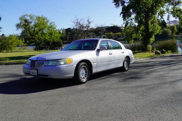 2001 Lincoln Town Car