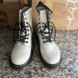 Dr. Martens, White, Women’s Size 7