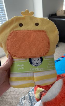 NEW Gerber baby bath towel