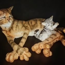 Country Artists "A Breed Apart" figurine titled "Silver 'n' Gold" featuring a tabby mother cat and kitten
