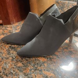 Donald Pliner Shoe Boot. Never Worn.  11