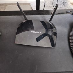 Netgear Ac 1900 Router And Extender